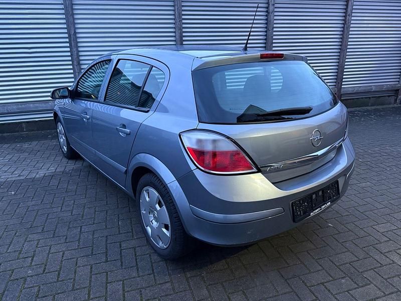Gebraucht Opel Astra Edition 105 PS (77 kW) 2006 Silber Kleinwagen