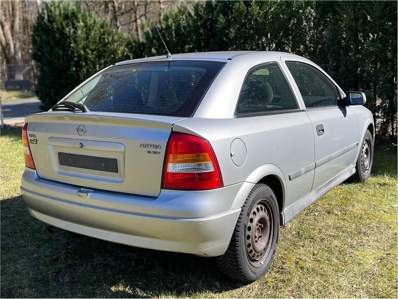 Gebraucht Opel Astra 116 PS (85 kW) 1998 Silber Limousine