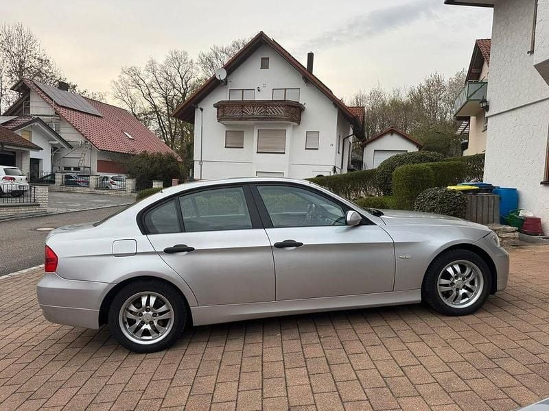 Second-hand BMW 318 129 CP (94 kW) 2006 Argintiu Berlinǎ