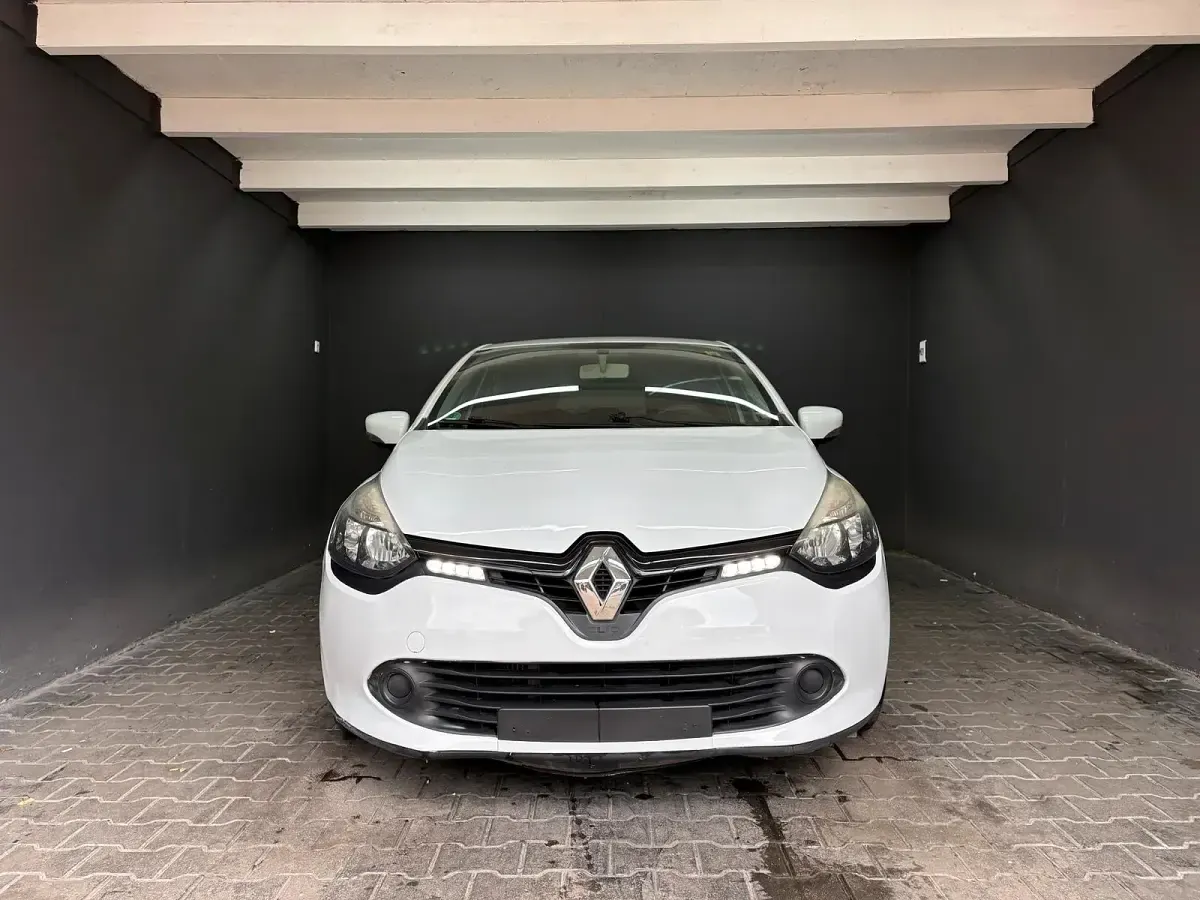 Gebraucht Renault Clio 75 PS (55 kW) 2013 Weiß Kleinwagen