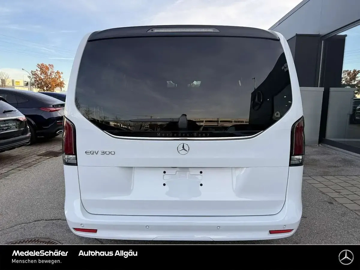 Gebraucht Mercedes EQV300 150 kW (204 PS) 2025 Bergkristallweiß Van / Kleinbus