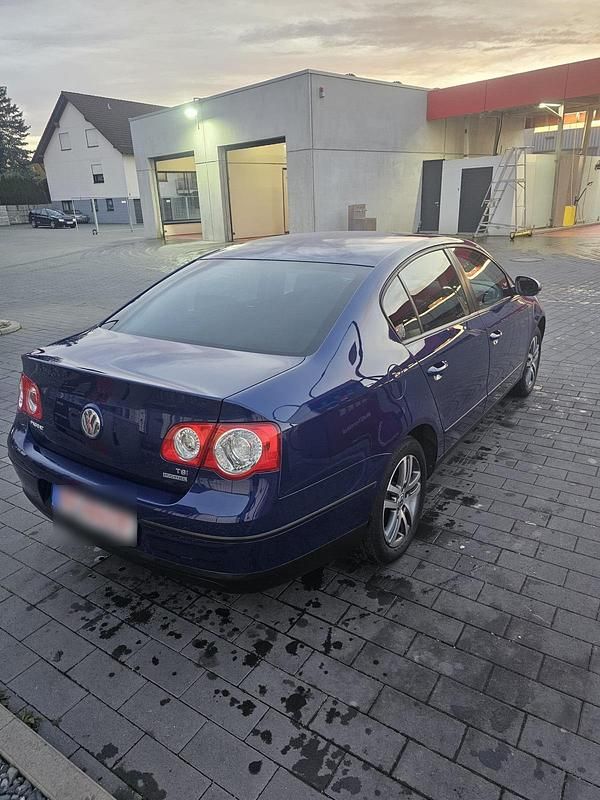 Usata VW Passat 150 CV (110 kW) 2009 Blu Berlina
