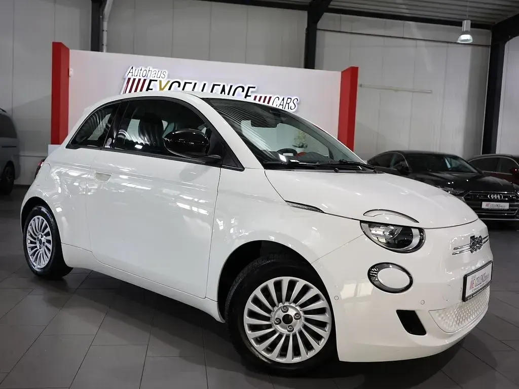 Gebraucht Fiat 500e Red 69 kW (95 PS) 2025 Weiß Kleinwagen