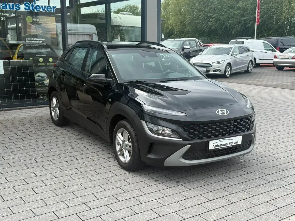 Gebraucht Hyundai Kona Select 120 PS (88 kW) 2023 Schwarz SUV