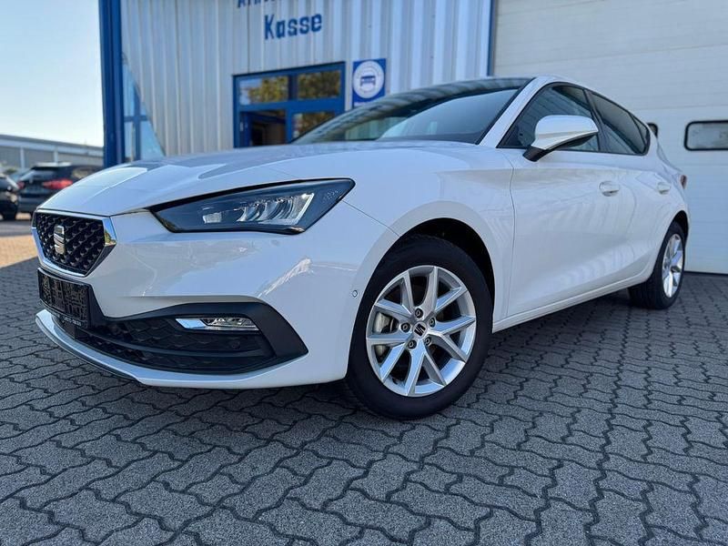 Weiß Gebraucht 2024 Seat Leon Limousine | 20.999 € (Fairer Preis) - Bild 1/4