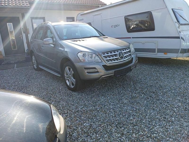 Gebraucht Mercedes ML350 231 PS (169 kW) 2011 Grau SUV