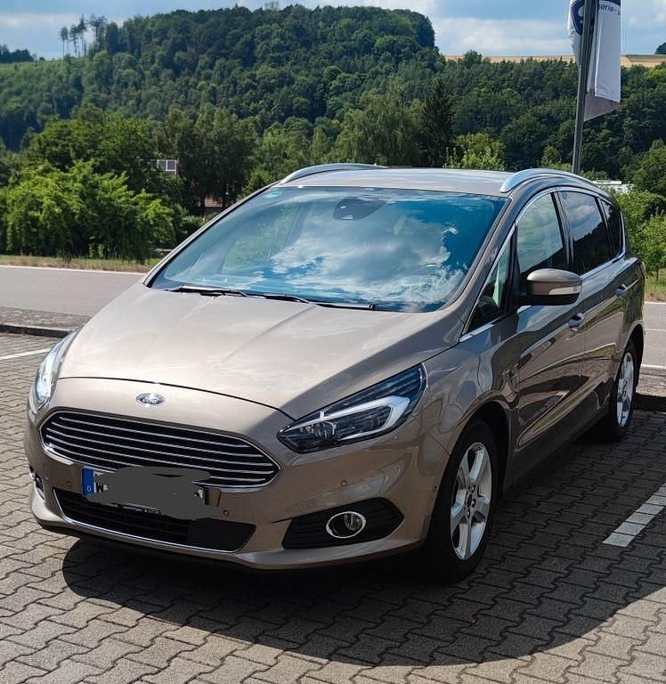 Beige Gebraucht 2018 Ford S-MAX Titanium Van / Kleinbus | 16.999 € (Superpreis) - Bild 1/4