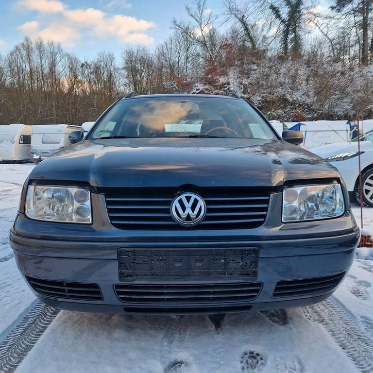 Gebraucht VW Bora Highline 105 PS (77 kW) 2002 Blau Kombi