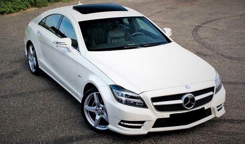 Weiß Gebraucht 2011 Mercedes CLS350 AMG Coupé | 9.000 € - Bild 1/4