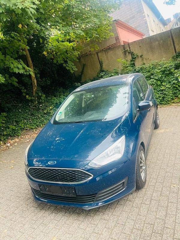 Blau Gebraucht 2017 Ford Grand C-Max Van / Kleinbus | 8.300 € (Guter Preis) - Bild 1/4