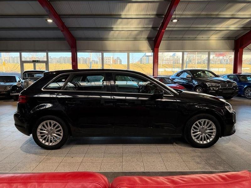 Gebraucht Audi A3 Ambiente 140 PS (102 kW) 2014 Phantomschwarz (metallic) Limousine