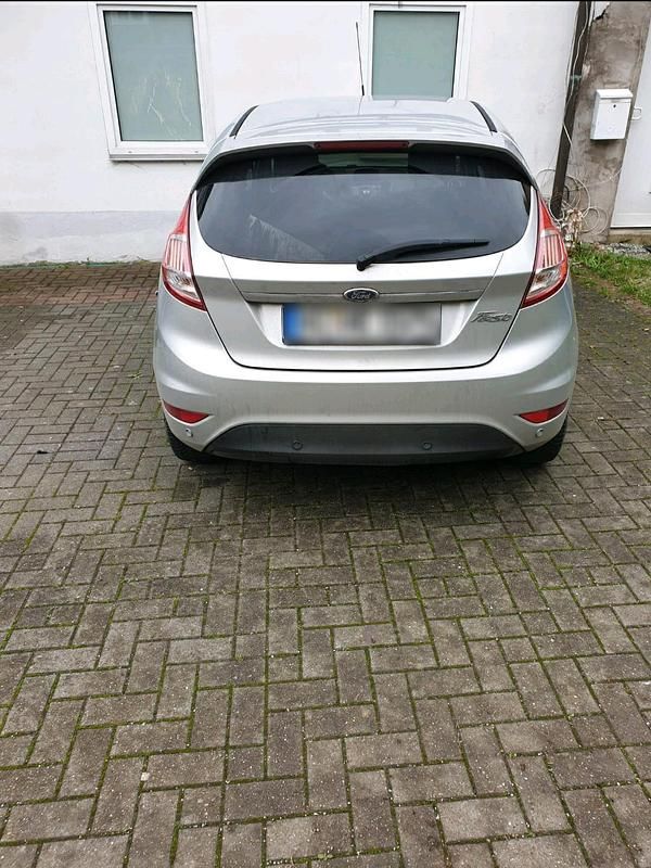 Gebraucht Ford Fiesta 95 PS (69 kW) 2016 Silber Limousine