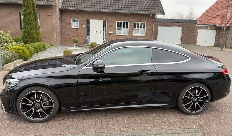 Gebraucht Mercedes C180 156 PS (114 kW) 2019 Schwarz Coupé