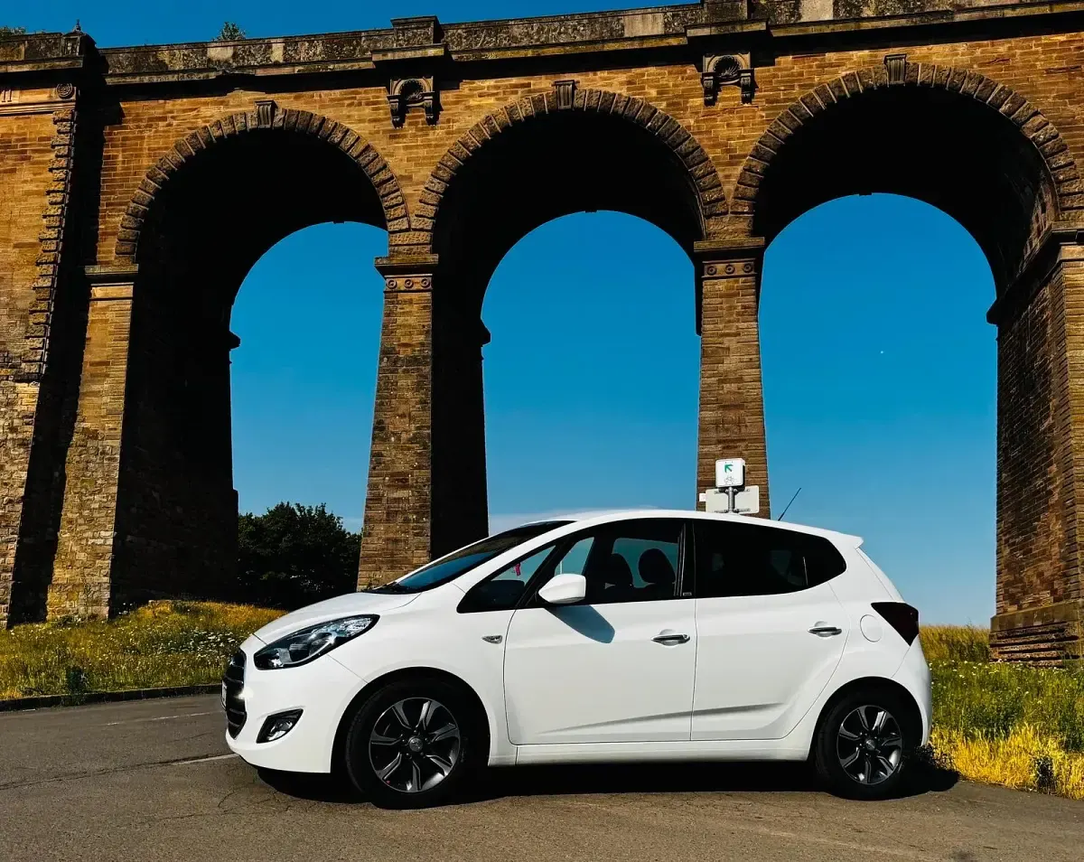 Gebraucht Hyundai ix20 125 PS (91 kW) 2016 Weiß Kleinwagen