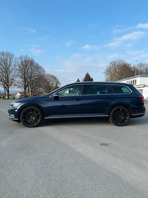 Gebraucht VW Passat 190 PS (139 kW) 2017 Blau Kombi