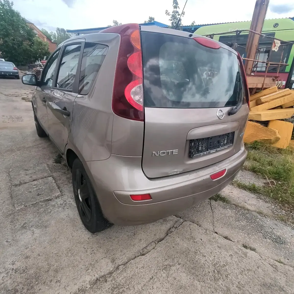 Gebraucht Nissan Note 88 PS (64 kW) 2011 Braun Kleinwagen