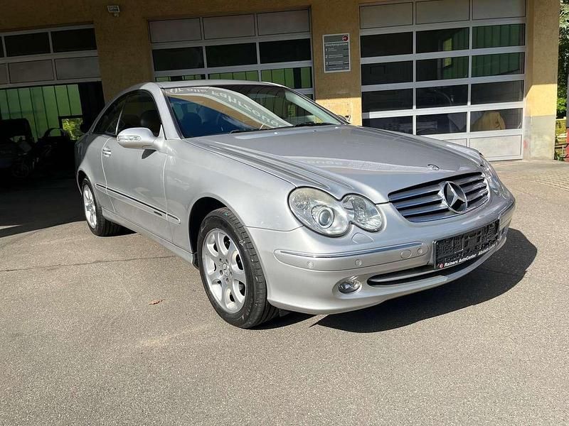 Brillantsilber Gebraucht 2002 Mercedes CLK320 Coupé | 11.900 € - Bild 1/4