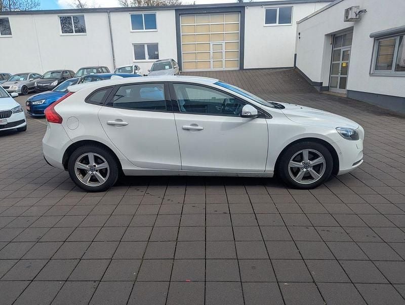 Gebraucht Volvo V40 122 PS (89 kW) 2015 Weiß Limousine