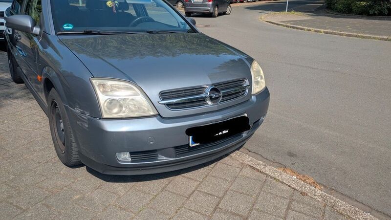 Grau Gebraucht 2002 Opel Vectra Limousine | 850 € (Superpreis) - Bild 1/4