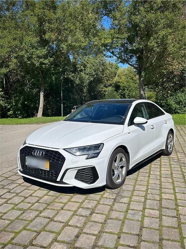 Weiß Gebraucht 2020 Audi A3 Ambiente Limousine | 19.800 € (Fairer Preis) - Bild 1/4
