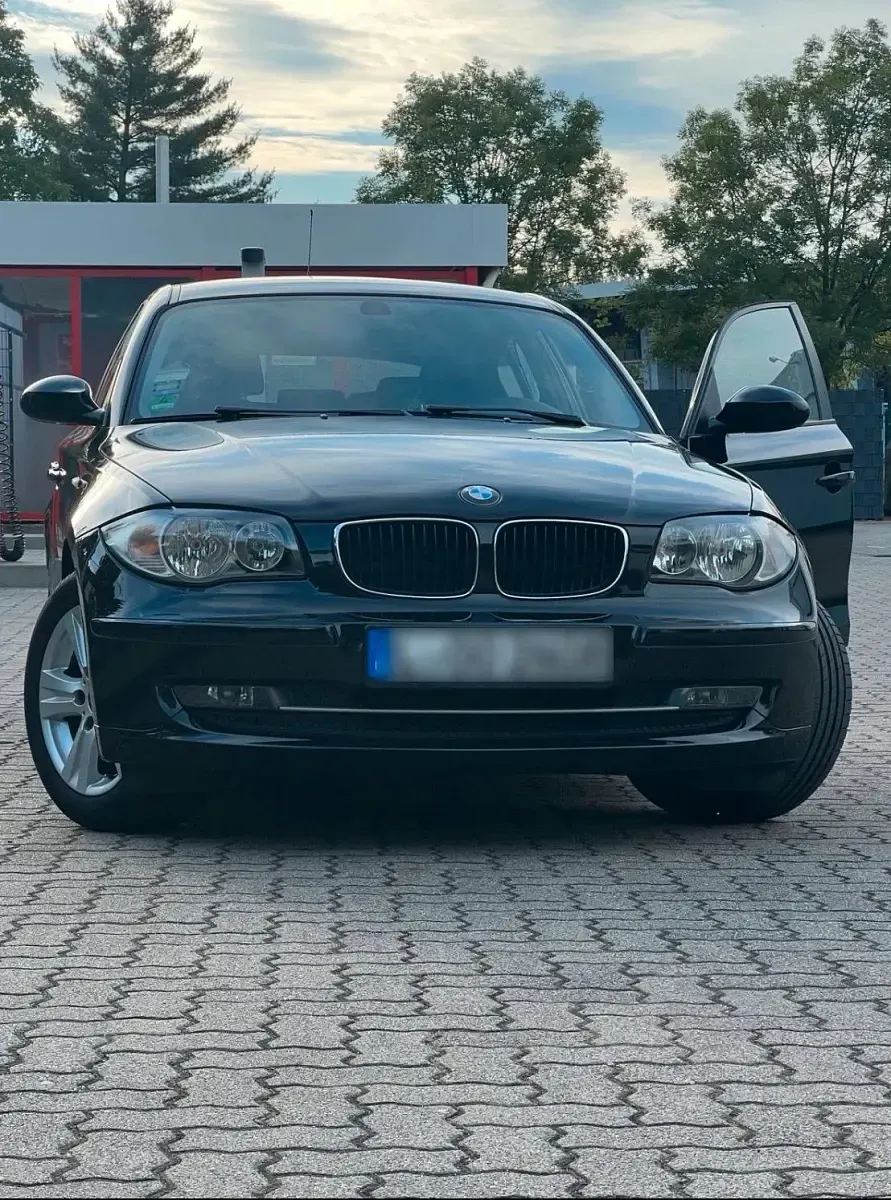 Gebraucht BMW 116 122 PS (89 kW) 2008 Schwarz Kleinwagen