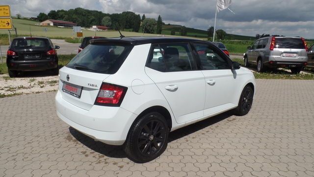 Gebraucht Skoda Fabia Ambition 90 PS (66 kW) 2015 Weiß Kleinwagen