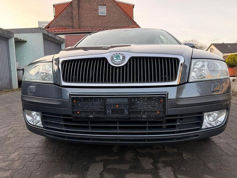 Grau Gebraucht 2006 Skoda Octavia Elegance Limousine | 1.900 € (Guter Preis) - Bild 1/4