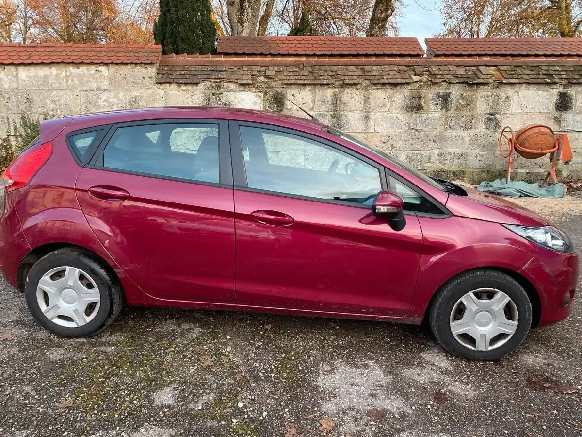 Gebraucht Ford Fiesta 96 PS (70 kW) 2009 Rot Limousine