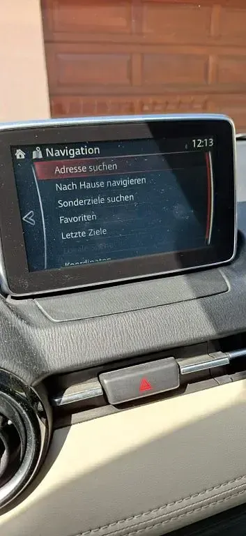 Gebraucht Mazda 2 Edition 90 PS (66 kW) 2015 Rot Limousine