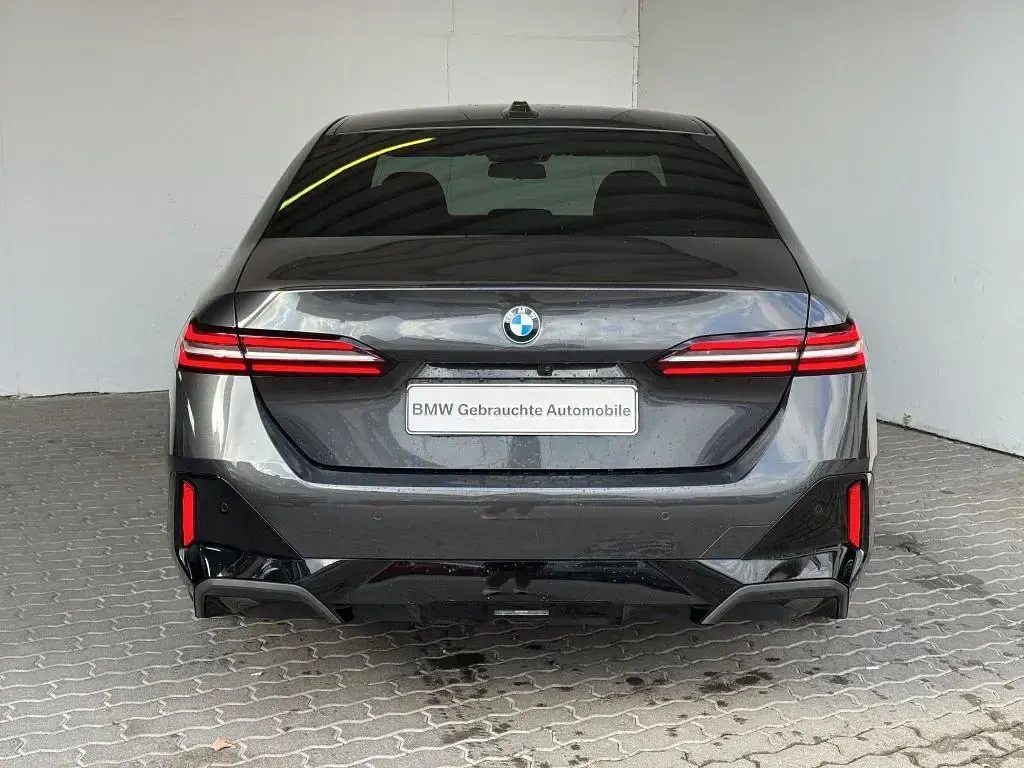 Gebraucht BMW 520 M Sport 197 PS (144 kW) 2024 Grau Limousine