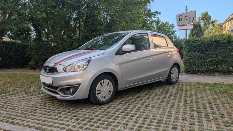 Grau Gebraucht 2017 Mitsubishi Space Star Diamant Edition Kleinwagen | 5.900 € (Fairer Preis) - Bild 1/4