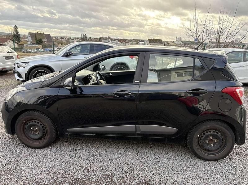 Gebraucht Hyundai i10 Edition 87 PS (63 kW) 2014 Phantom black. / mic Kleinwagen