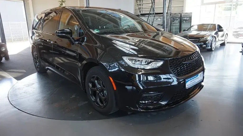 Gebraucht Chrysler Pacifica 264 PS (194 kW) 2023 Schwarz Van