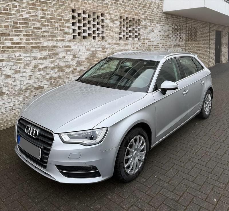 Silber Gebraucht 2013 Audi A3 Limousine | 8.000 € (Superpreis) - Bild 1/4