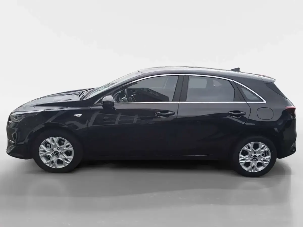 Gebraucht Kia Ceed Vision 140 PS (102 kW) 2025 1k zilinaschwarz met Kleinwagen