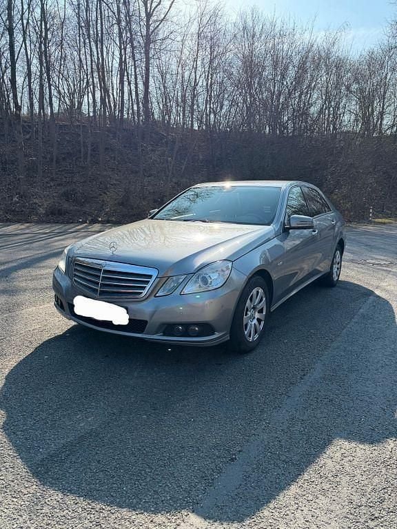 Gebraucht Mercedes E220 170 PS (125 kW) 2010 Grau Limousine