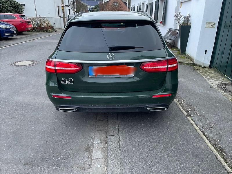 Gebraucht Mercedes E300 245 PS (180 kW) 2020 Grün Kombi