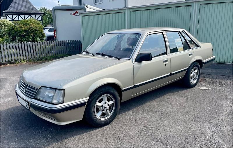 Gold Gebraucht 1986 Opel Senator Limousine | 8.990 € - Bild 1/4