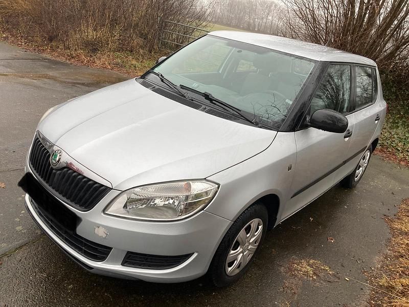 Gebraucht Skoda Fabia 44 PS (32 kW) 2010 Silber Kleinwagen