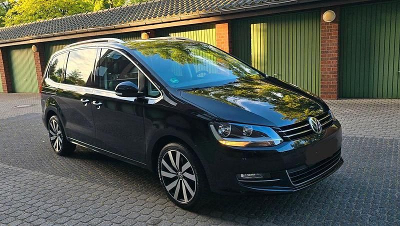 Schwarz Gebraucht 2019 VW Sharan Highline Van / Kleinbus | 27.750 € (Teuer) - Bild 1/4