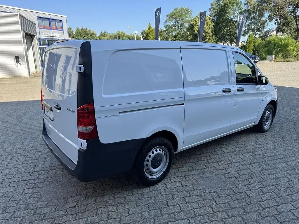 Gebraucht Mercedes Vito 163 PS (119 kW) 2023 Weiß Van