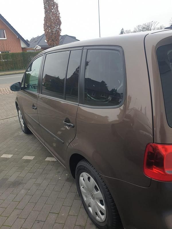 Gebraucht VW Touran 105 PS (77 kW) 2015 Braun Van / Kleinbus