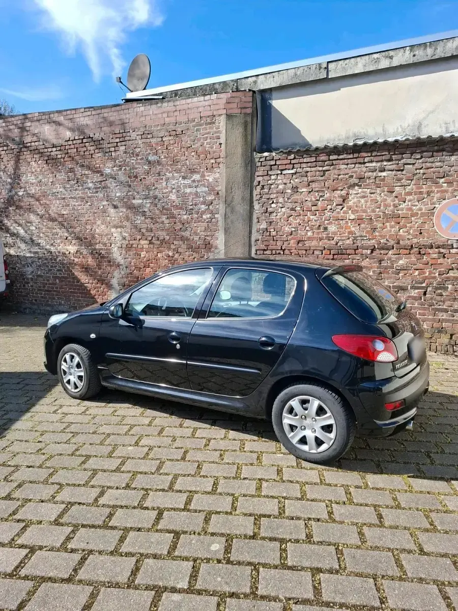 Gebraucht Peugeot 206+ 58 PS (42 kW) 2009 Schwarz Kleinwagen
