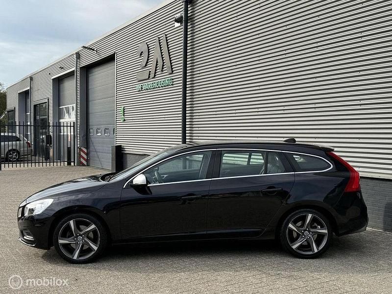 Gebraucht Volvo V60 R-Design 114 PS (83 kW) 2012 Schwarz Kombi