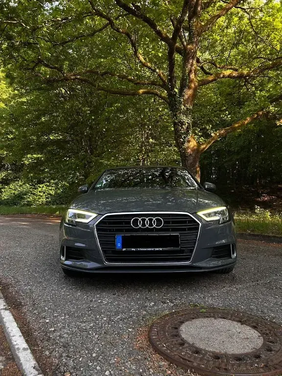 Gebraucht Audi A3 Sport 150 PS (110 kW) 2019 Grau Limousine