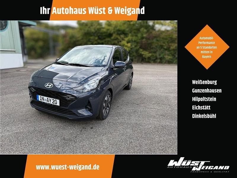 Grau Neu 2025 Hyundai i10 Trend Kleinwagen | 16.999 € (Fairer Preis) - Bild 1/4