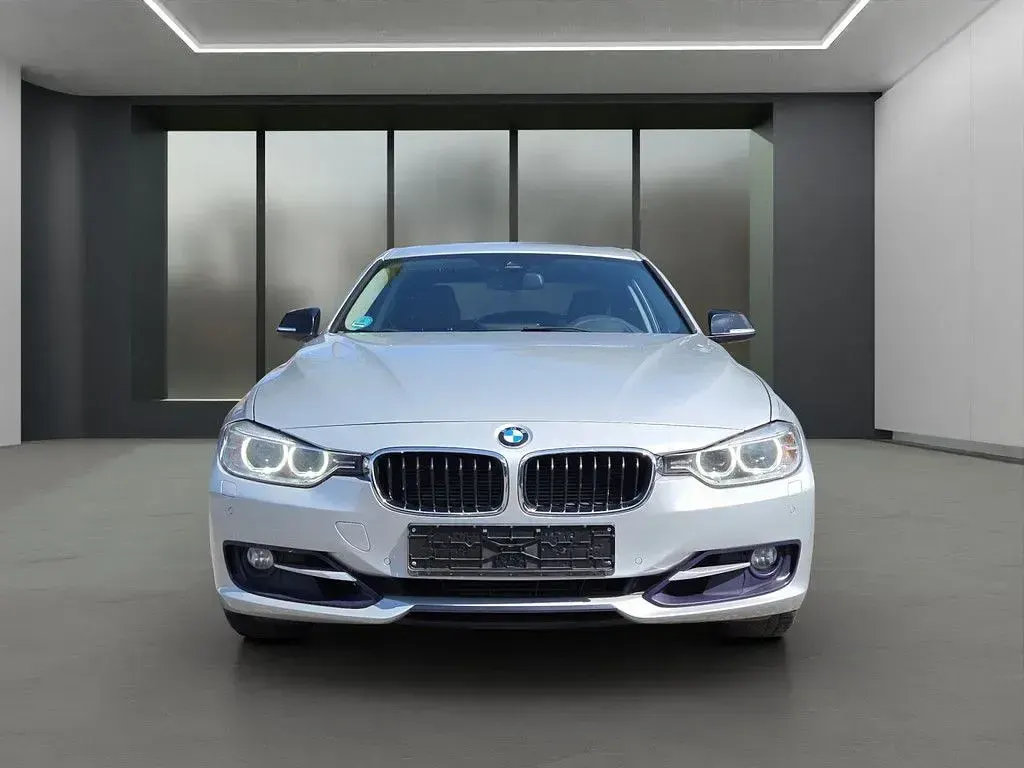 Gebraucht BMW 325 Sport Line 218 PS (160 kW) 2014 Silber Limousine