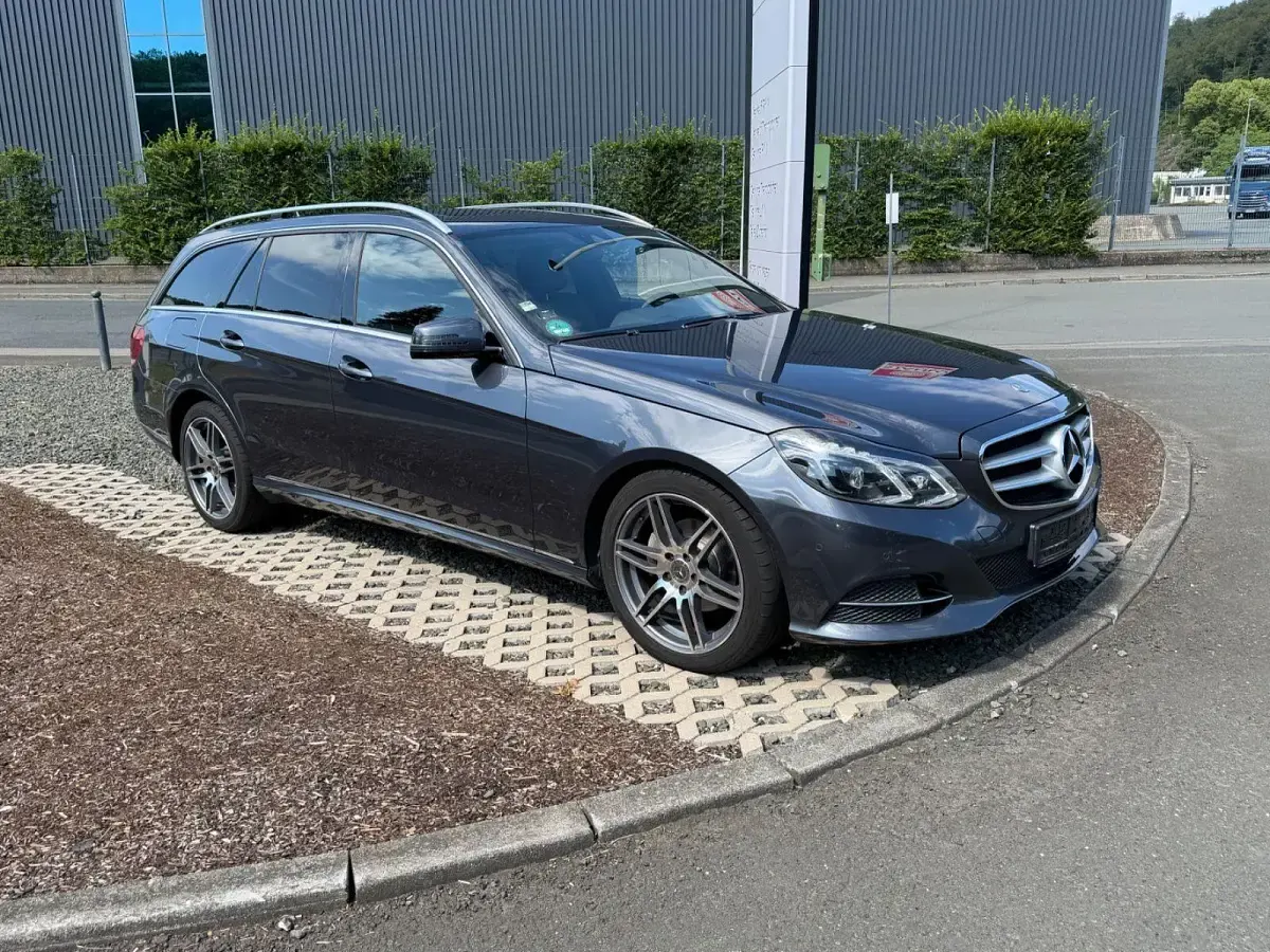 Gebraucht Mercedes E220 Avantgarde 170 PS (125 kW) 2013 Grau Kombi