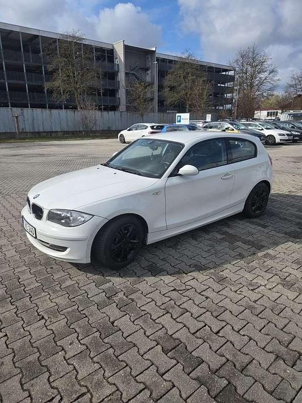 Gebraucht BMW 116 122 PS (89 kW) 2007 Weiß Kleinwagen