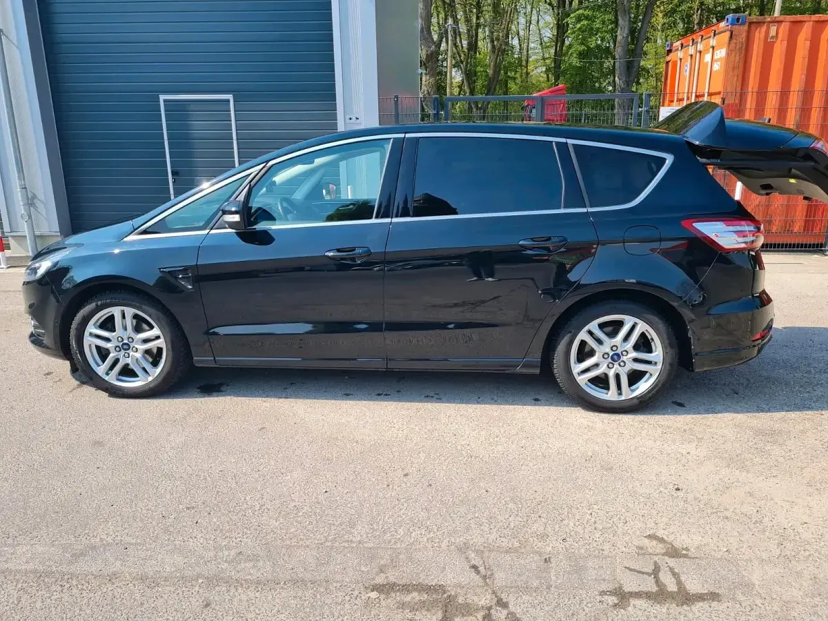 Gebraucht Ford S-MAX Titanium 179 PS (131 kW) 2016 Schwarz Van / Kleinbus